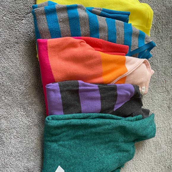 *SOLD* Womens Sweaters Size M, L Gap, Old Navy, NY&C - Picture 2 of 2